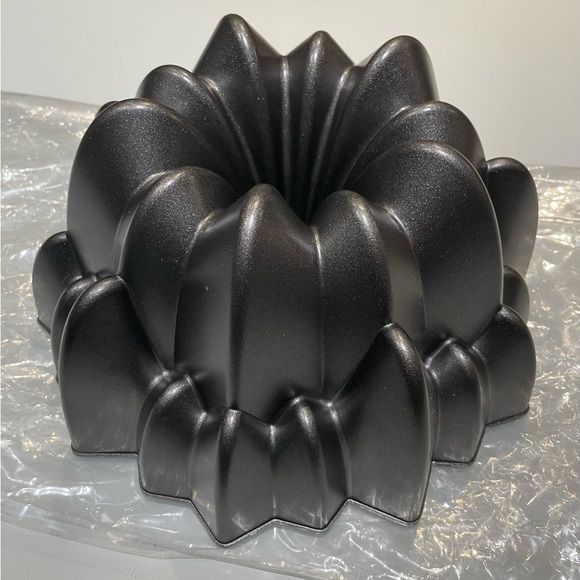 *NEW* Metal Wilton Dimensions Decorative Bakeware Cascade Pan - Picture 5 of 8